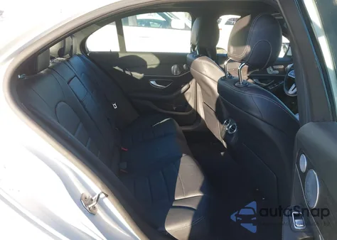 2020 Mercedes-Benz C 300 z USA, uszkodzony, nr VIN W1KWF8DB2LR572616